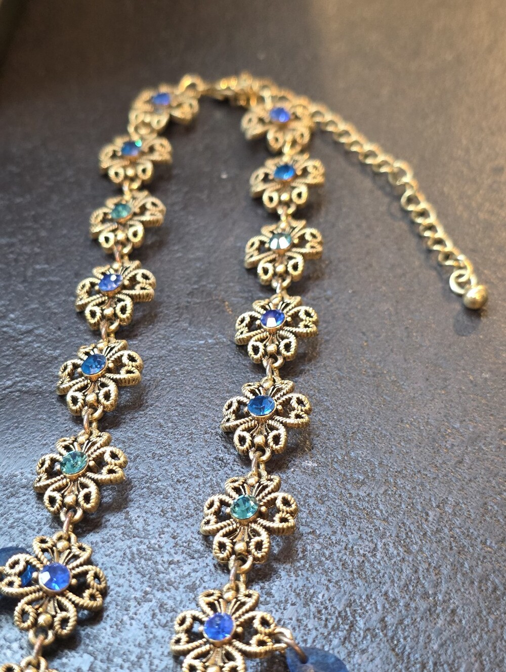 Vintage Avon Blue Briolette Demi-Parure Necklace & Clip-On Earrings Set - Picture 7 of 13